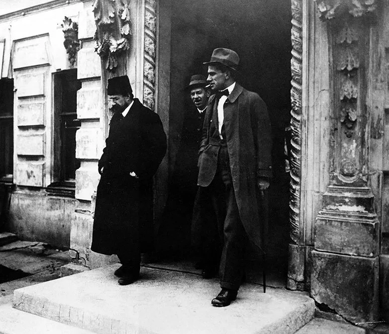 А. Луначарский и В. Маяковский. Московская редакция 1924. Anatoliy Lunacharskiy