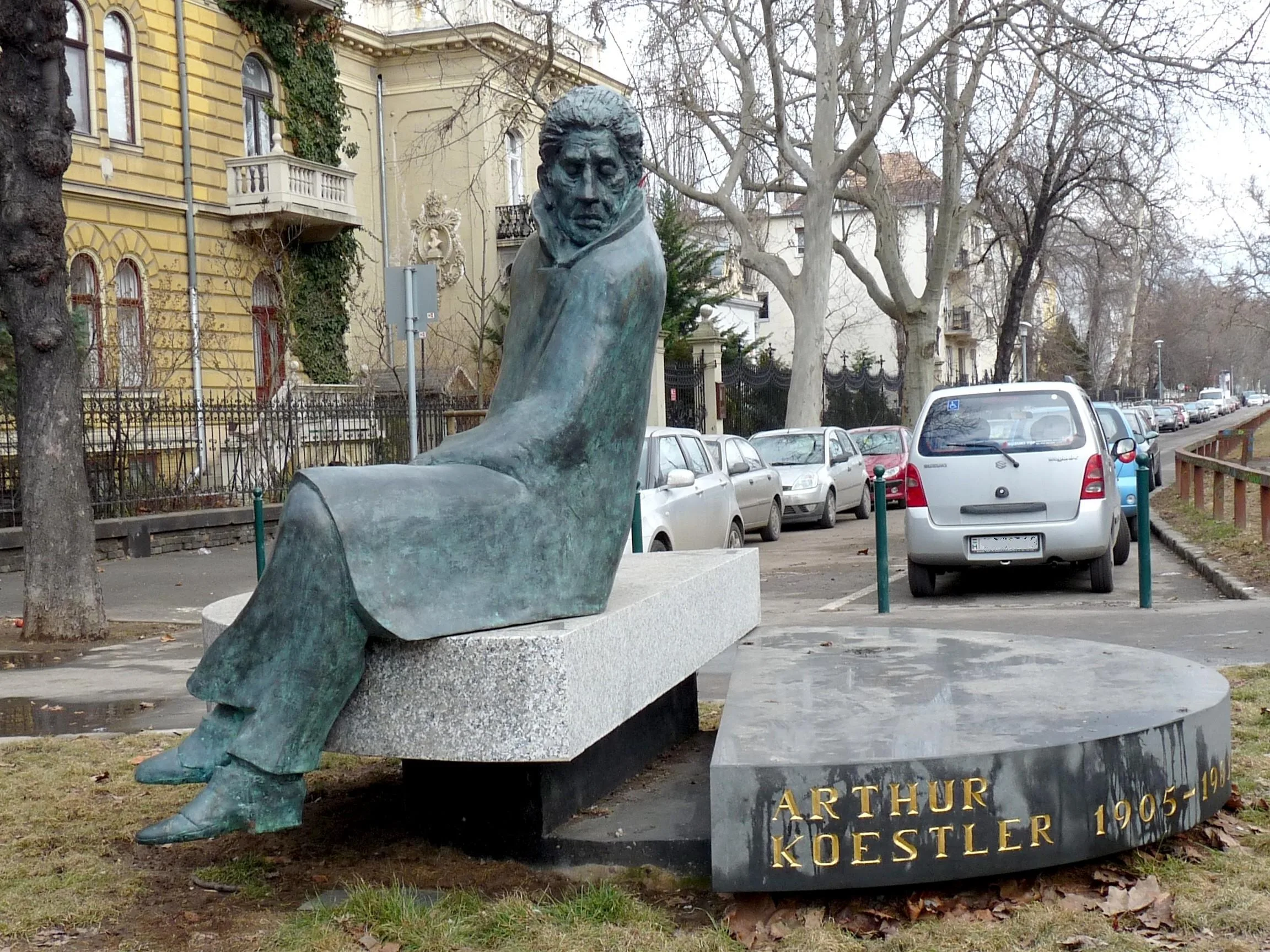 Памятник Артуру Кёстлеру в Будапеште