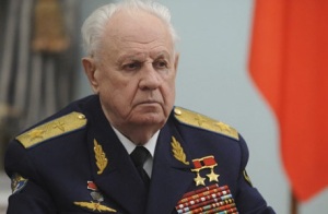 Александр Ефимов (6 февраля 1923 - 31 августа 2012) , советский военачальник, Маршал авиации, Герой Советского Союза Александр Ефимов (6 февраля 1923 - 31 августа 2012) , советский военачальник, Маршал авиации, Герой Советского Союза