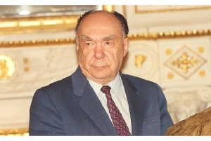 Александр Яковлев (2 декабря 1923 - 18 октября 2005) , советский и российский публицист, дипломат, общественный деятель Александр Яковлев (2 декабря 1923 - 18 октября 2005) , советский и российский публицист, дипломат, общественный деятель