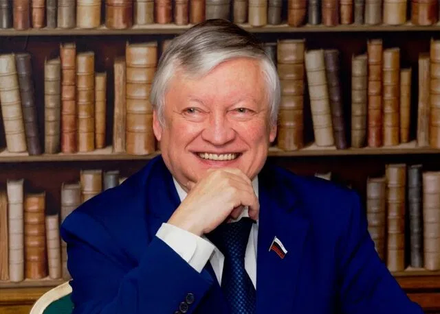 Анатолий Карпов