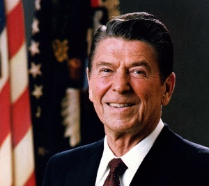 Рональд Рейган (6 февраля 1911 - 5 июня 2004) , 40-й президент США (1981-1989), американский политик и государственный деятель Рональд Рейган (6 февраля 1911 - 5 июня 2004) , 40-й президент США (1981-1989), американский политик и государственный деятель