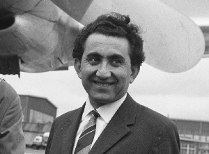 Тигран Петросян (17 июня 1929 - 13 августа 1984) , советский шахматист, международный гроссмейстер, 9-й чемпион мира по шахматам Тигран Петросян (17 июня 1929 - 13 августа 1984) , советский шахматист, международный гроссмейстер, 9-й чемпион мира по шахматам