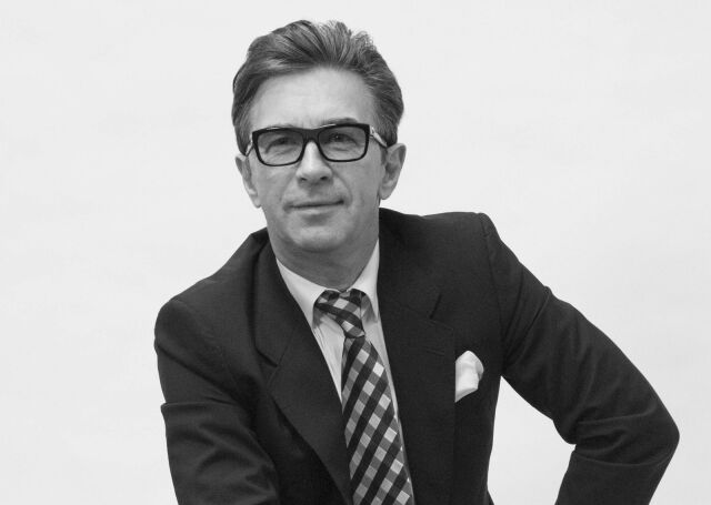 Валерий Сюткин (р.22 марта 1958) , советский и российский певец и музыкант, Заслуженный артист России Валерий Сюткин (р.22 марта 1958) , советский и российский певец и музыкант, Заслуженный артист России