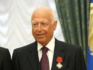 Виктор Черномырдин (9 апреля 1938 - 3 ноября 2010) , советский и российский государственный деятель Виктор Черномырдин (9 апреля 1938 - 3 ноября 2010) , советский и российский государственный деятель