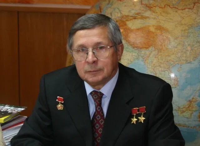 Виктор Савиных