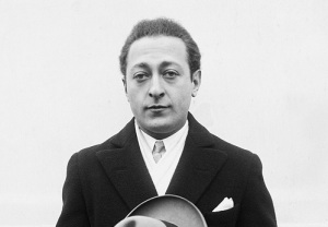 Яша Хейфец (2 февраля 1901 - 10 декабря 1987) , американский скрипач еврейского происхождения Яша Хейфец (2 февраля 1901 - 10 декабря 1987) , американский скрипач еврейского происхождения